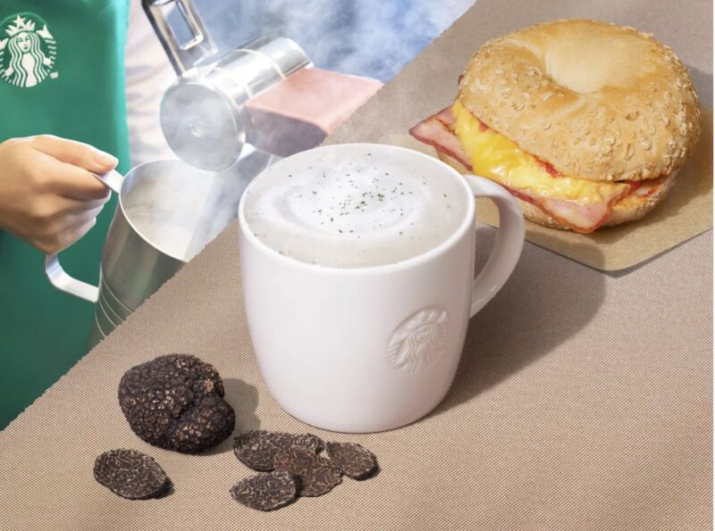 Image for the Tweet beginning: Starbucks Japan unveils new Soupuccino